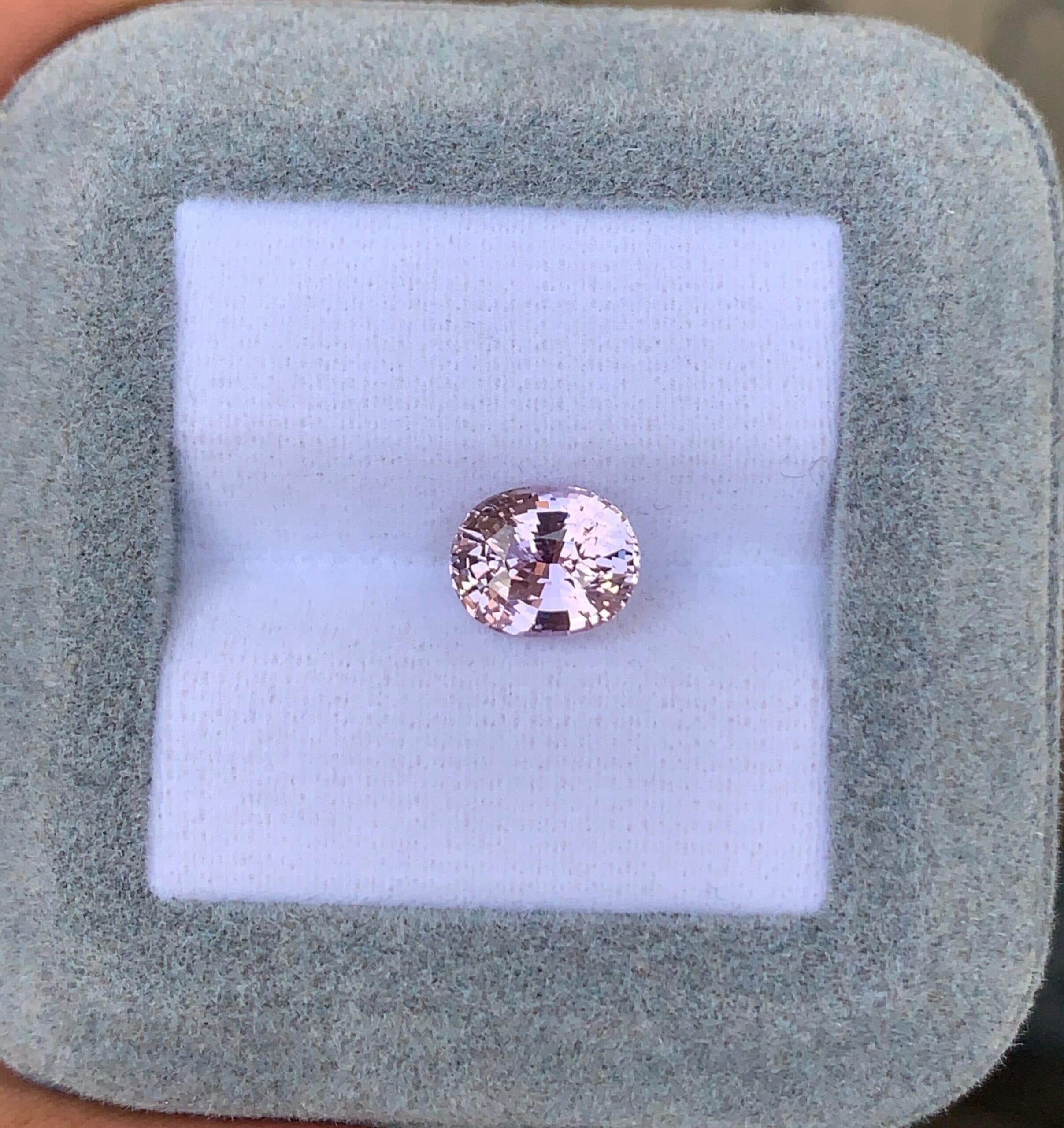 Saphir Violet Ovale de 2,61ct — Madagascar image 2