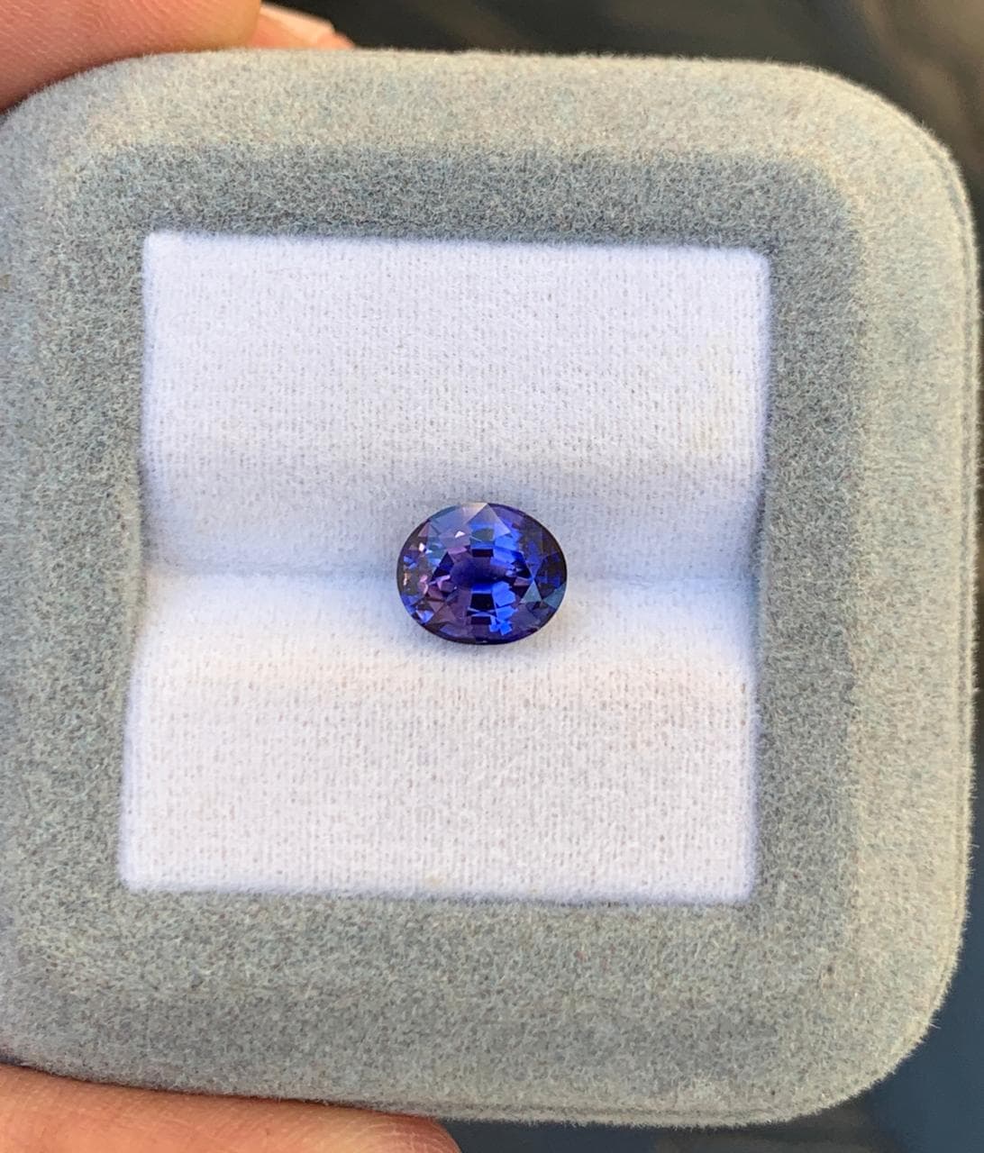 Saphir Violet Ovale de 2,49ct image 2