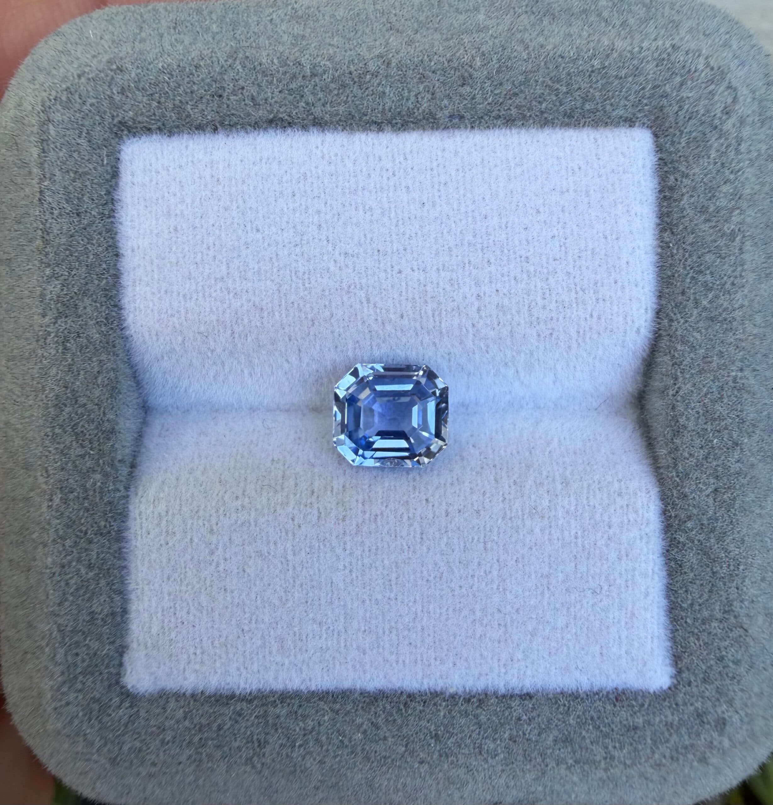 Saphir Bleu Rectangle de 1,65ct image 2