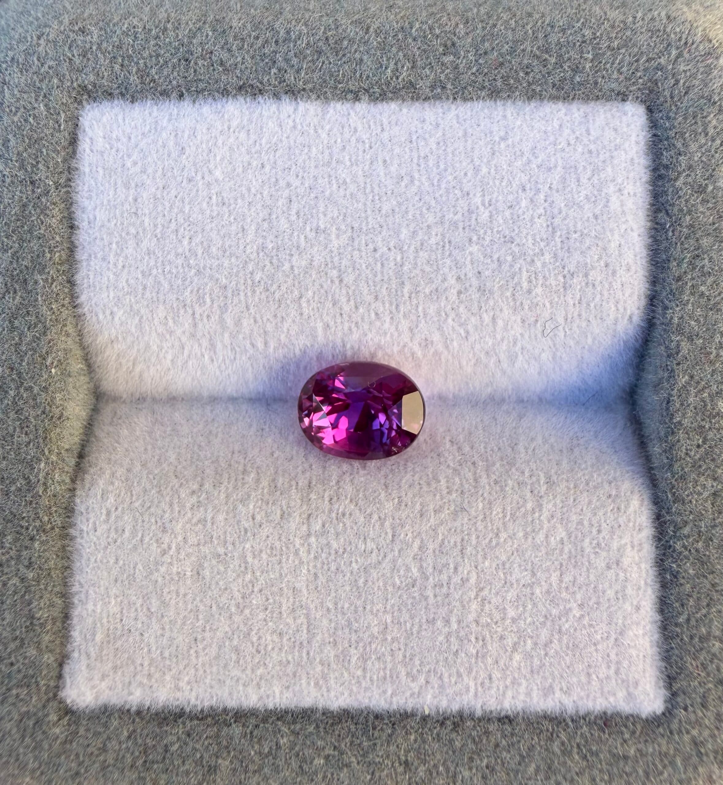 Saphir Violet Ovale de 1,49ct image 2