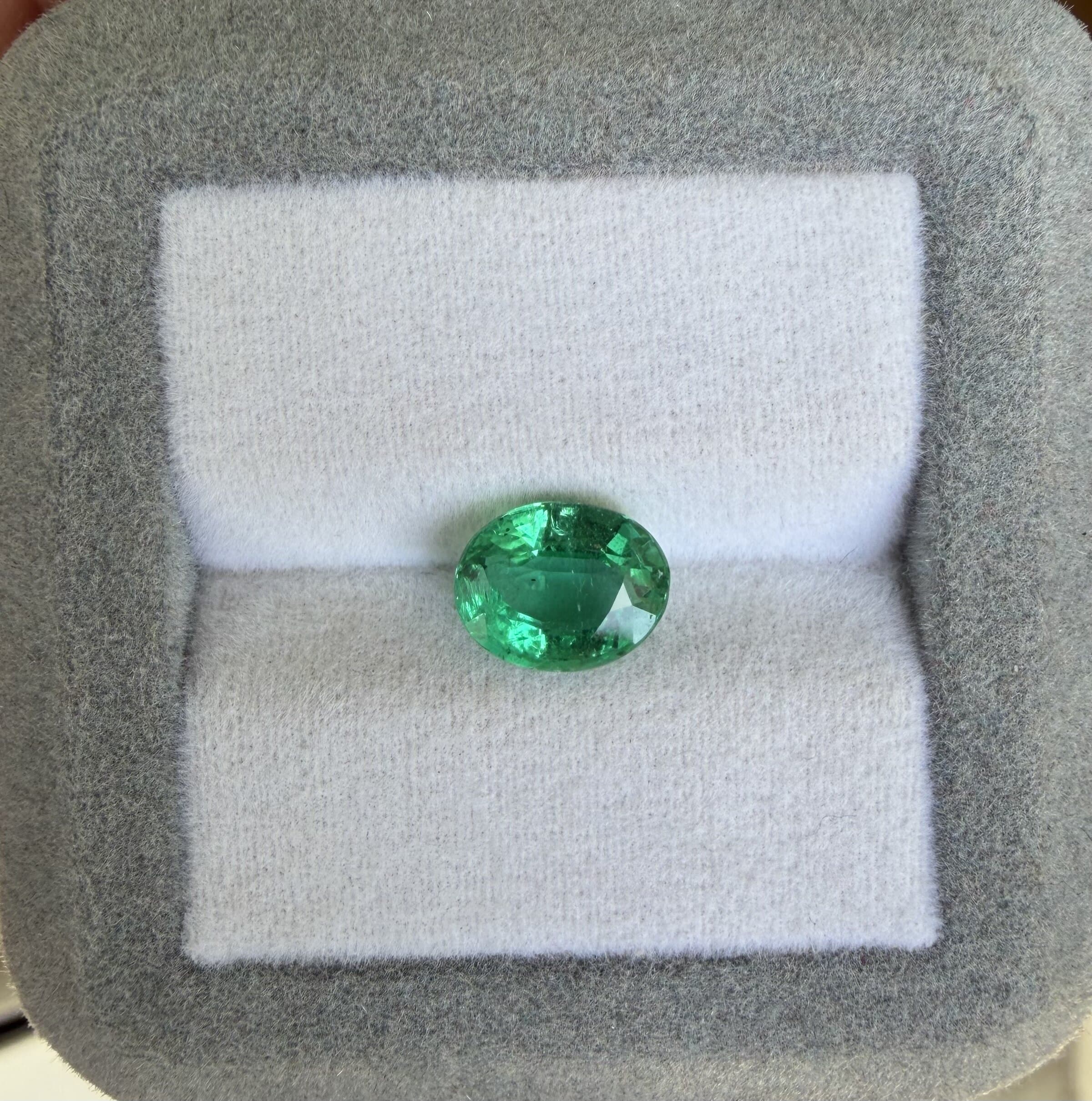 Emeraude de Zambie Ovale de 1,98ct — Zambia