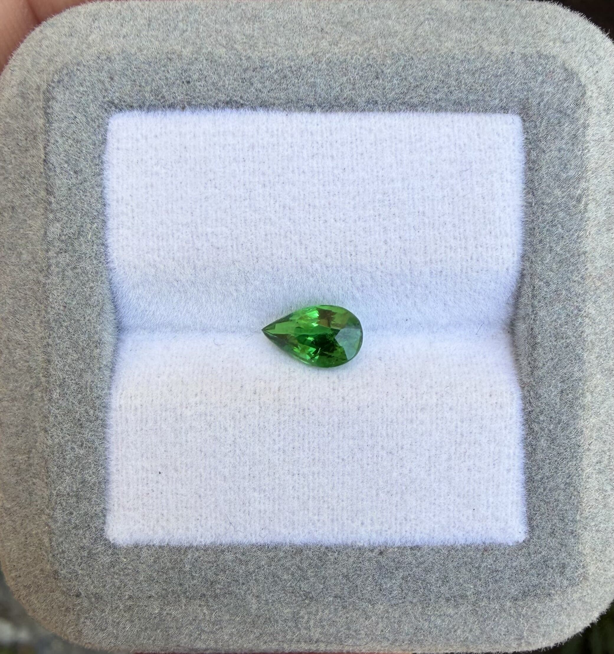 Tsavorite Poire de 1,03ct