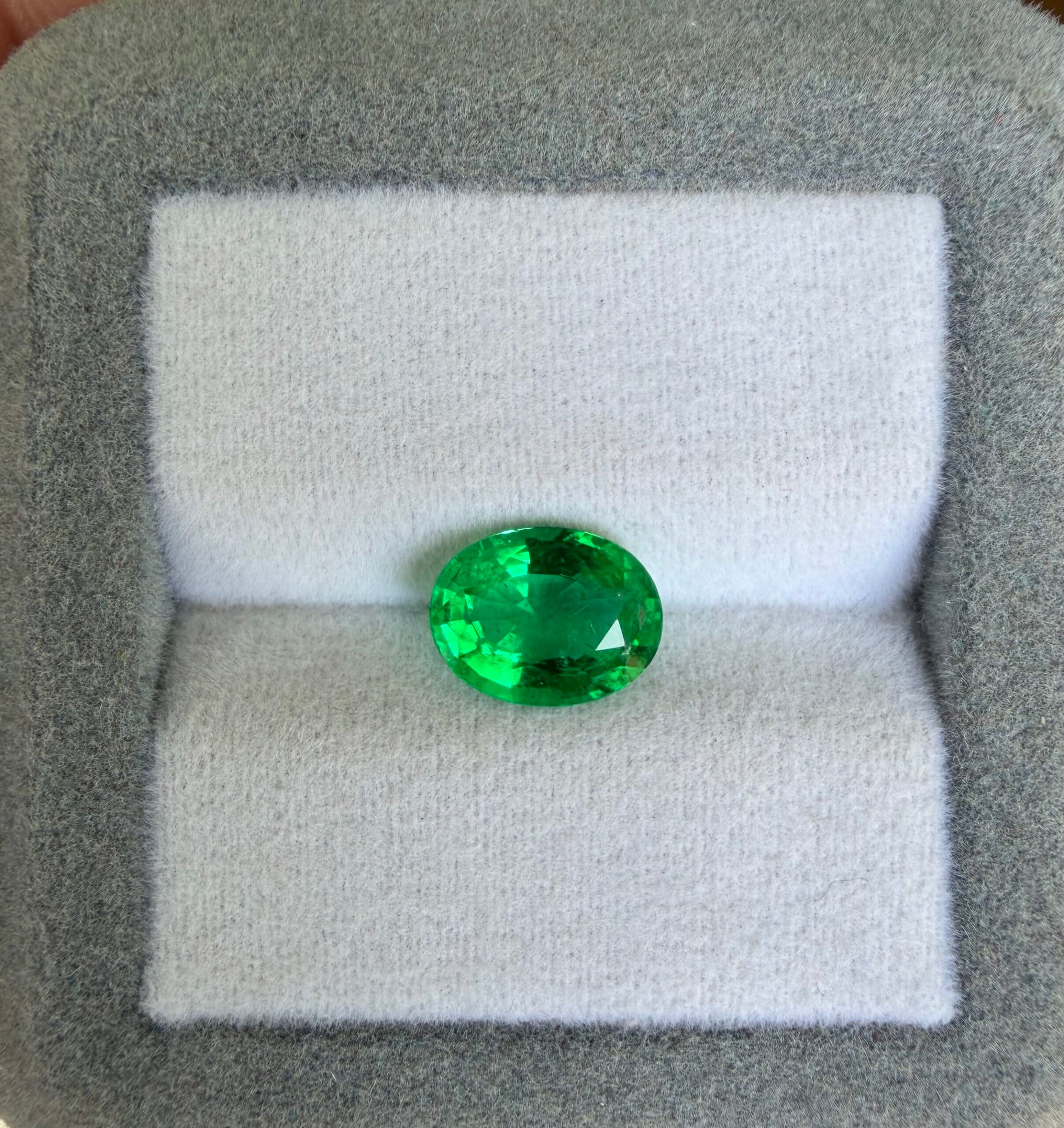 Emeraude de Zambie Ovale de 1,60ct image 2