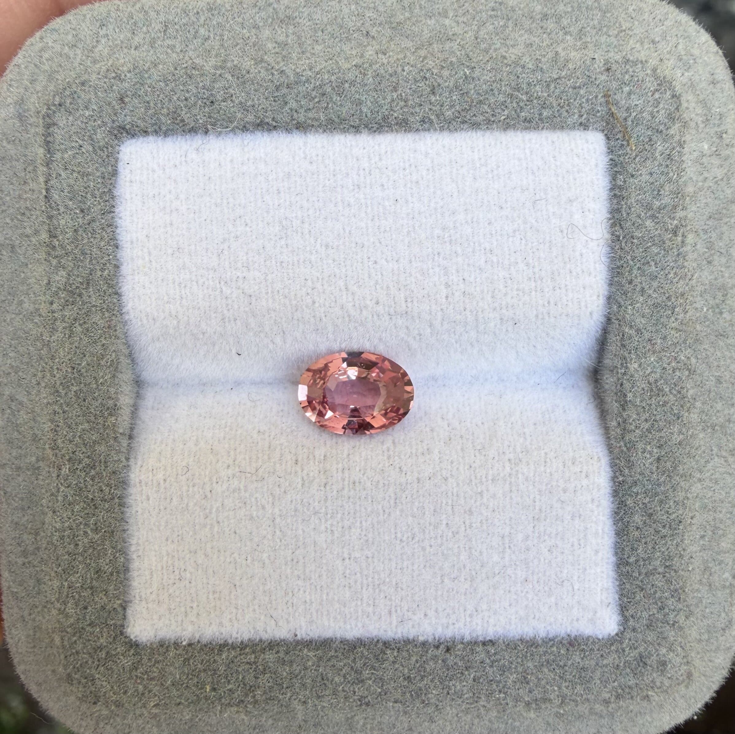 Saphir Padparadscha Ovale de 1,09ct image 2