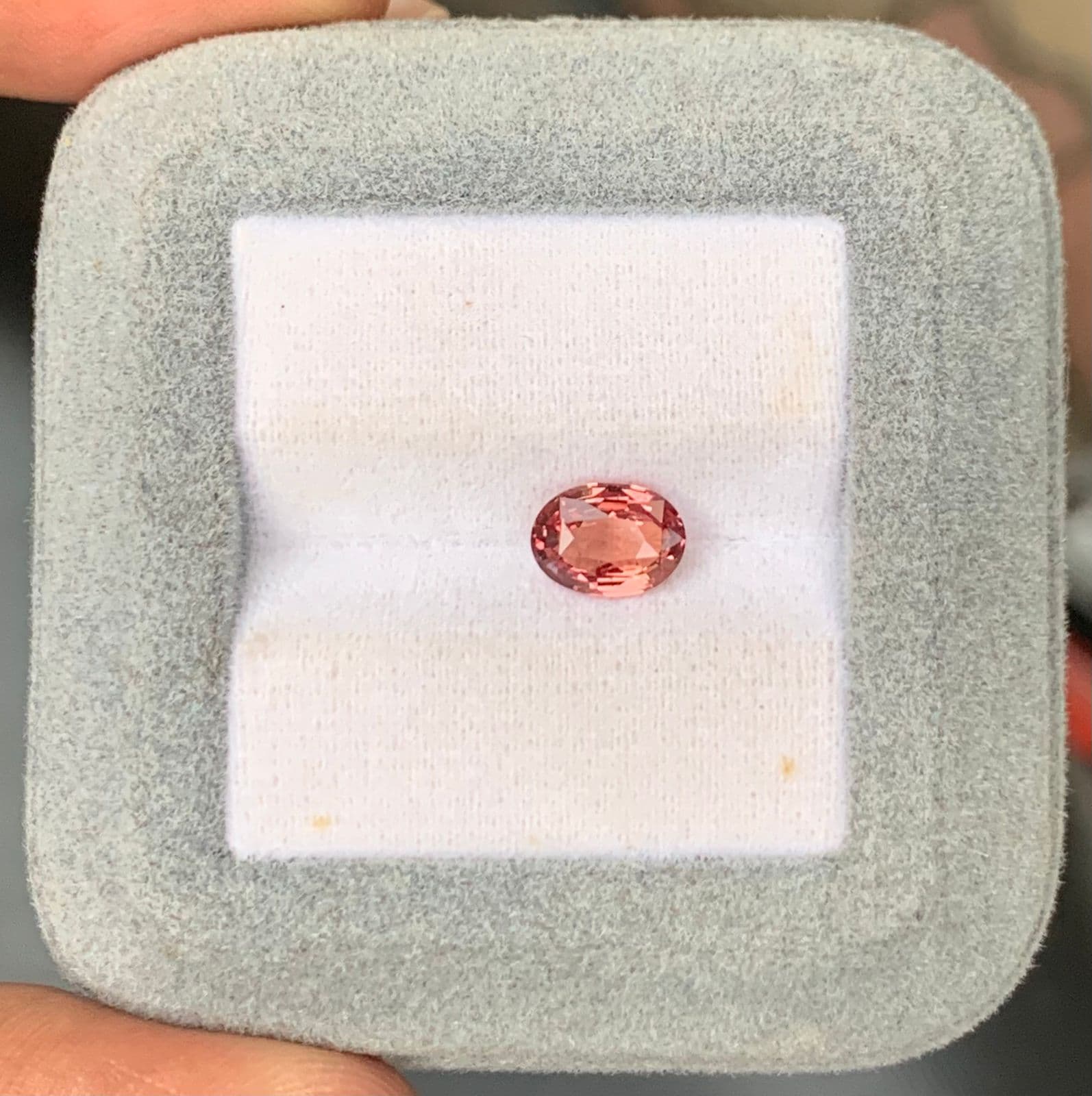 Saphir Padparadscha Ovale de 1,55ct — Madagascar, Chauffé image 2