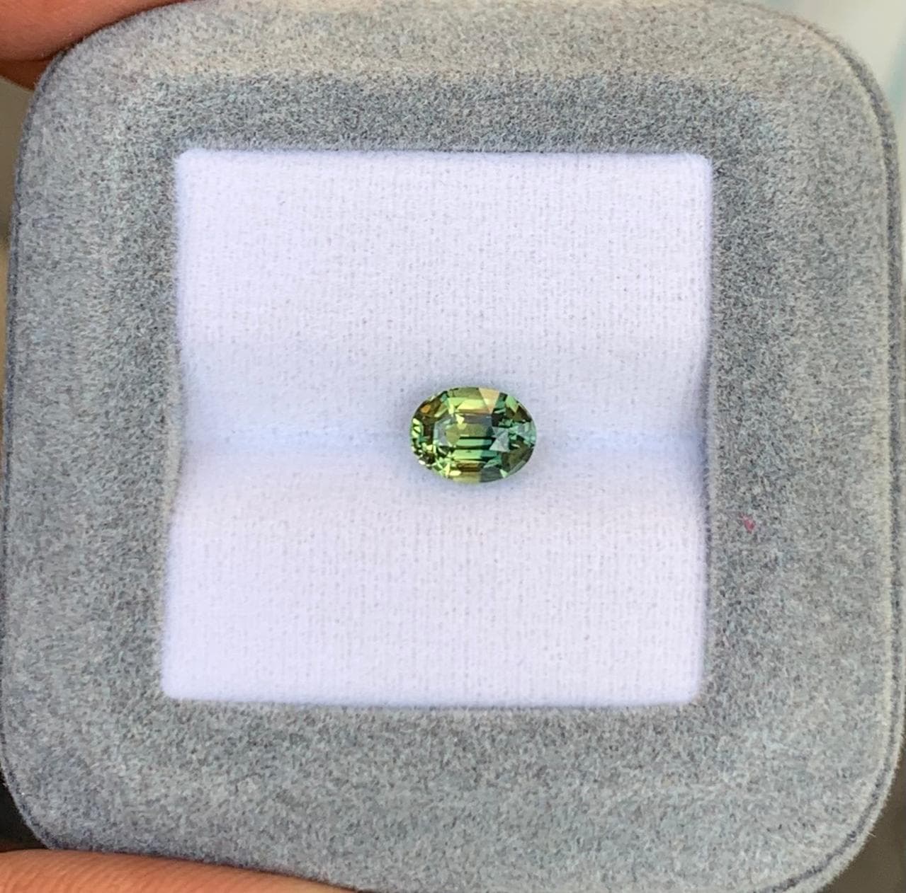 Saphir Vert Ovale de 1,52ct image 2
