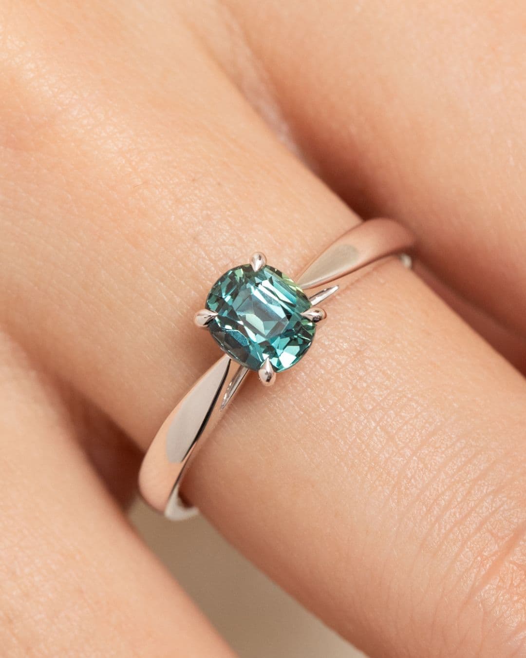 Bague saphir teal 1,22ct platine