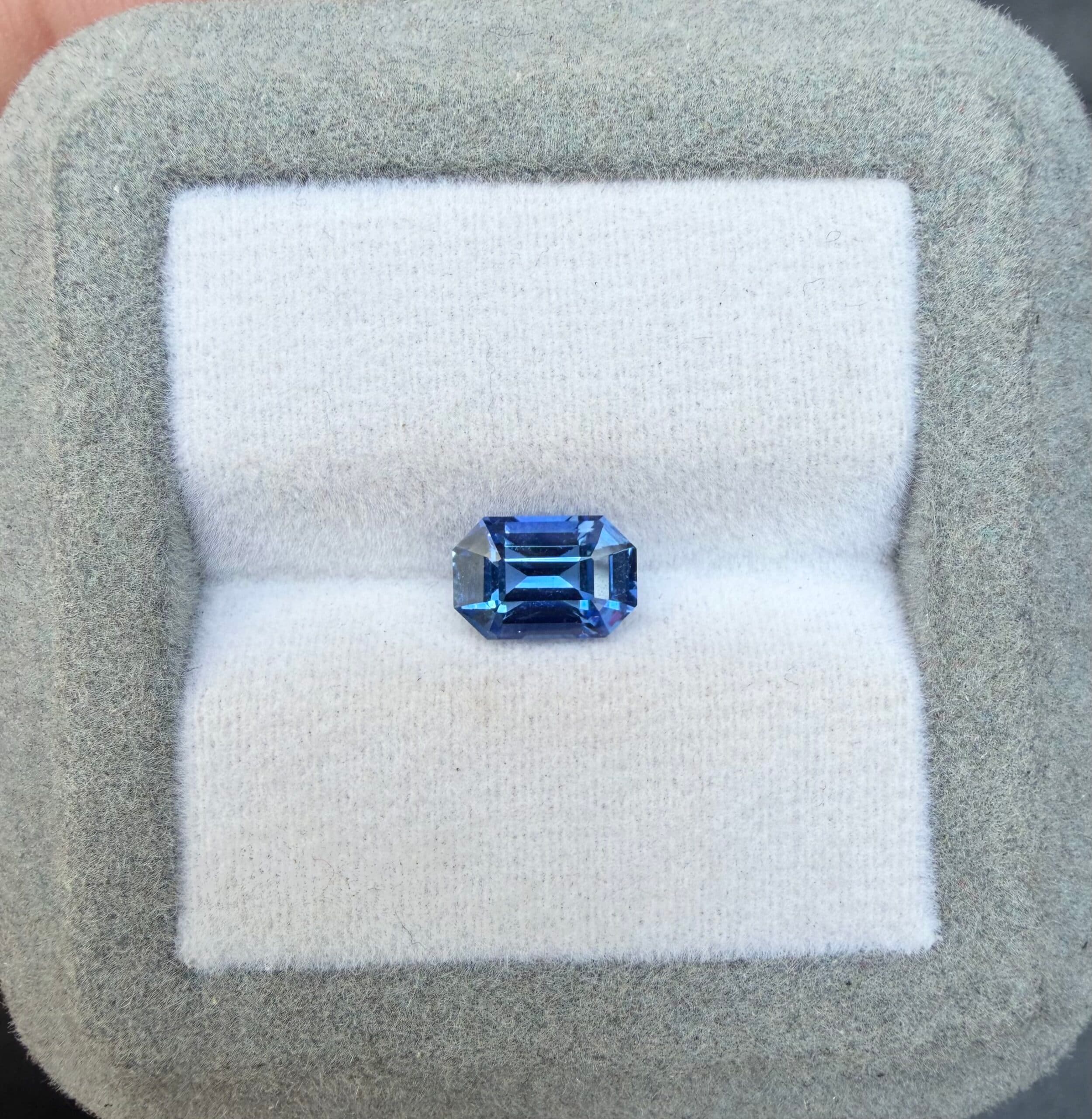 Saphir Bleu Rectangle de 1,60ct image 2