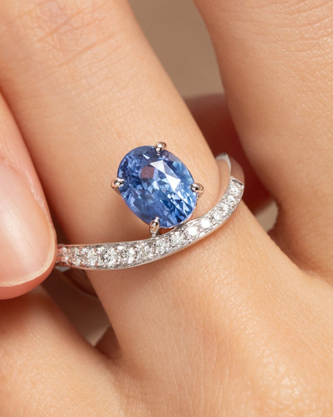 Bague saphir bleu 2,62ct Or Blanc