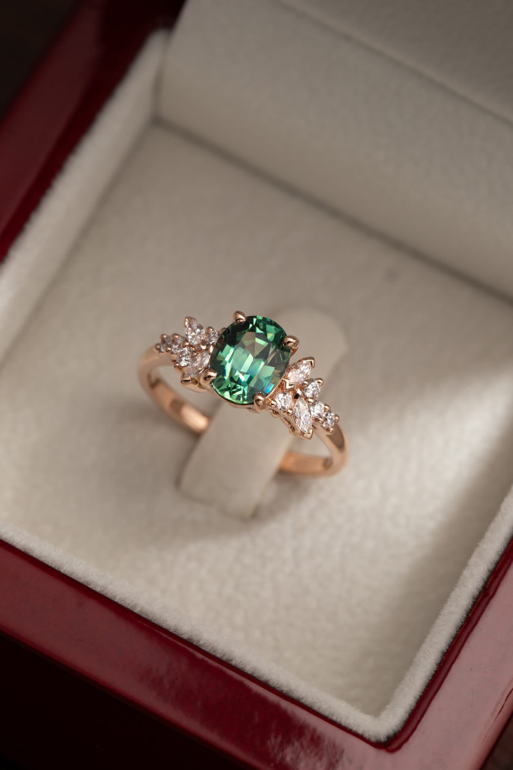 ecrin bonnot paris bague de fiancailles saphir vert floral diamant