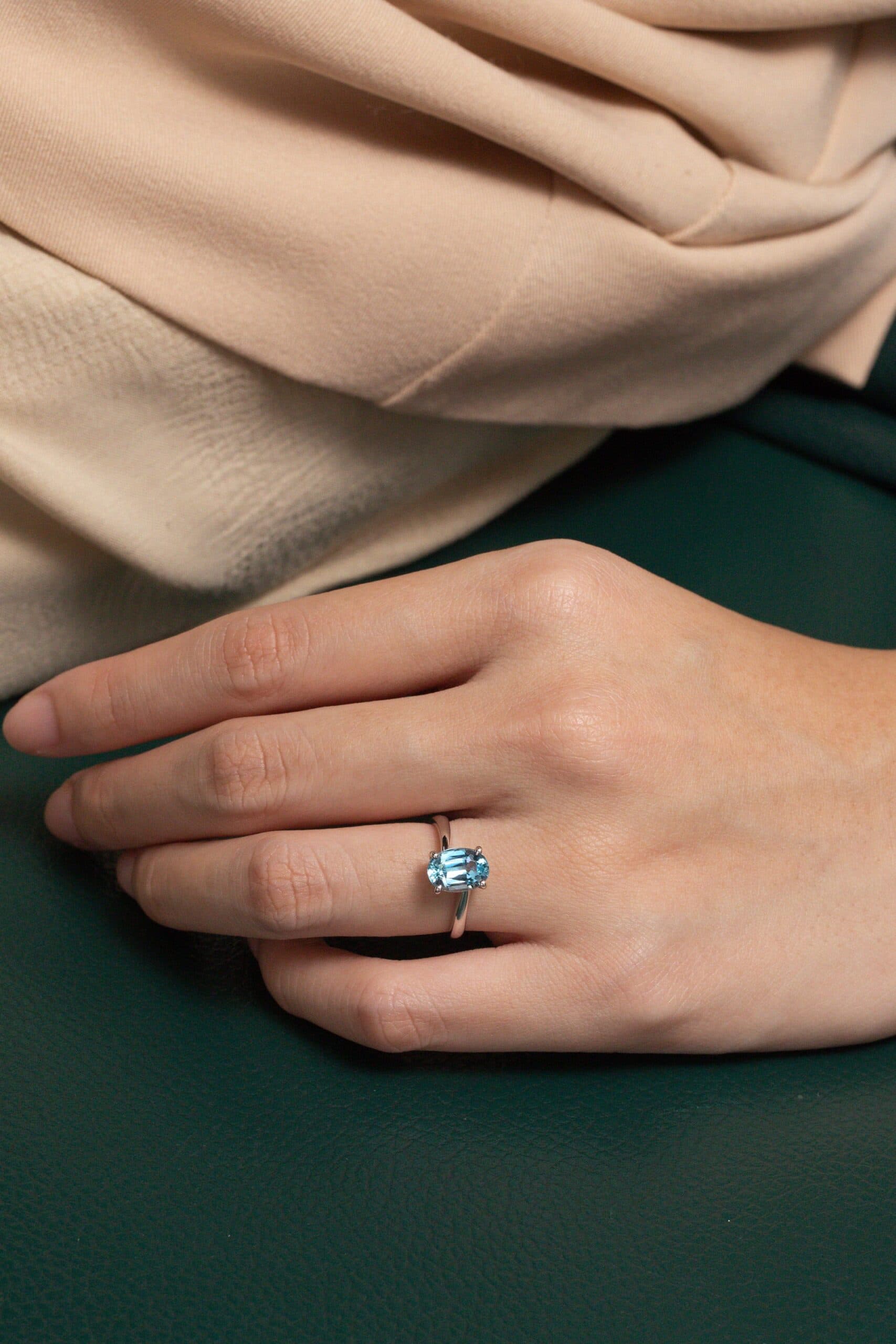Bague d'anniversaire avec Aigue-marine