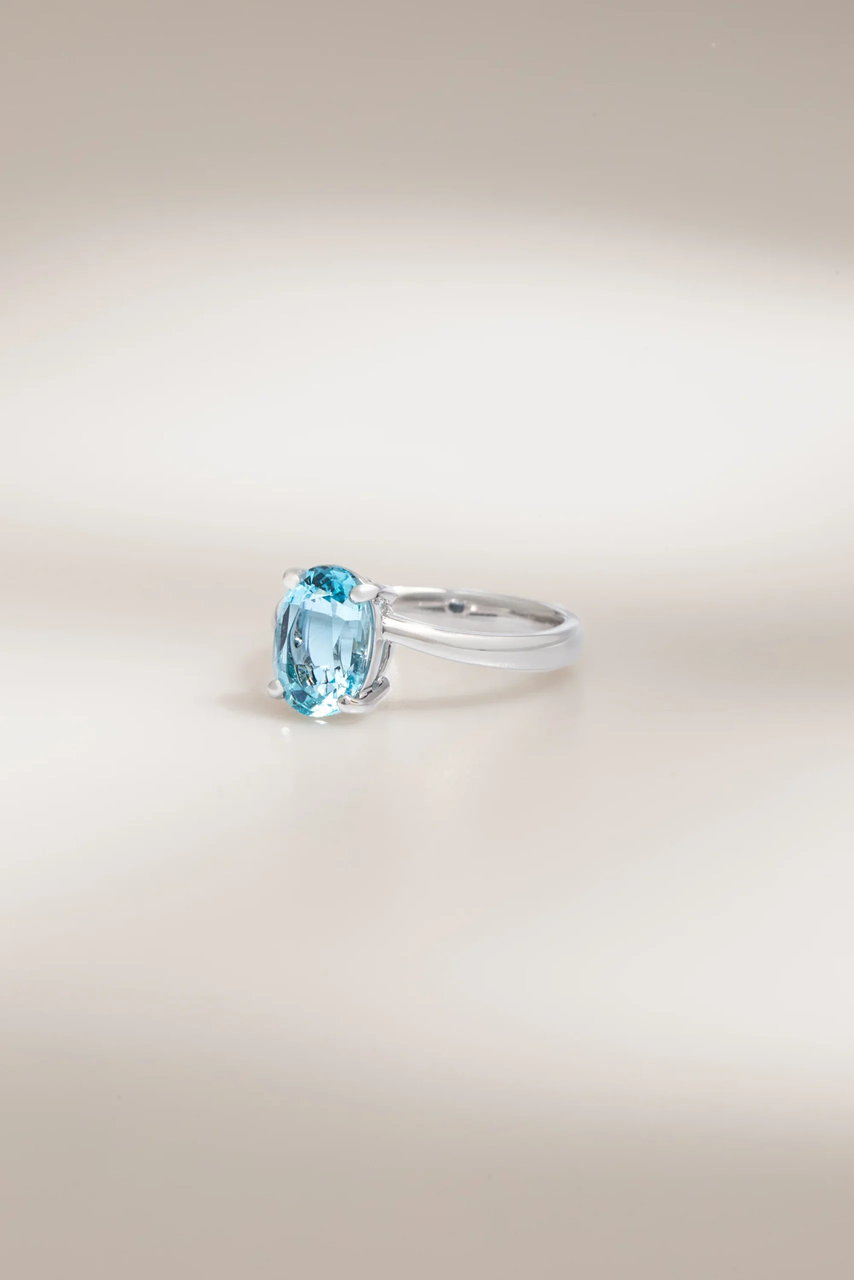 Bague d'anniversaire avec Aigue-marine