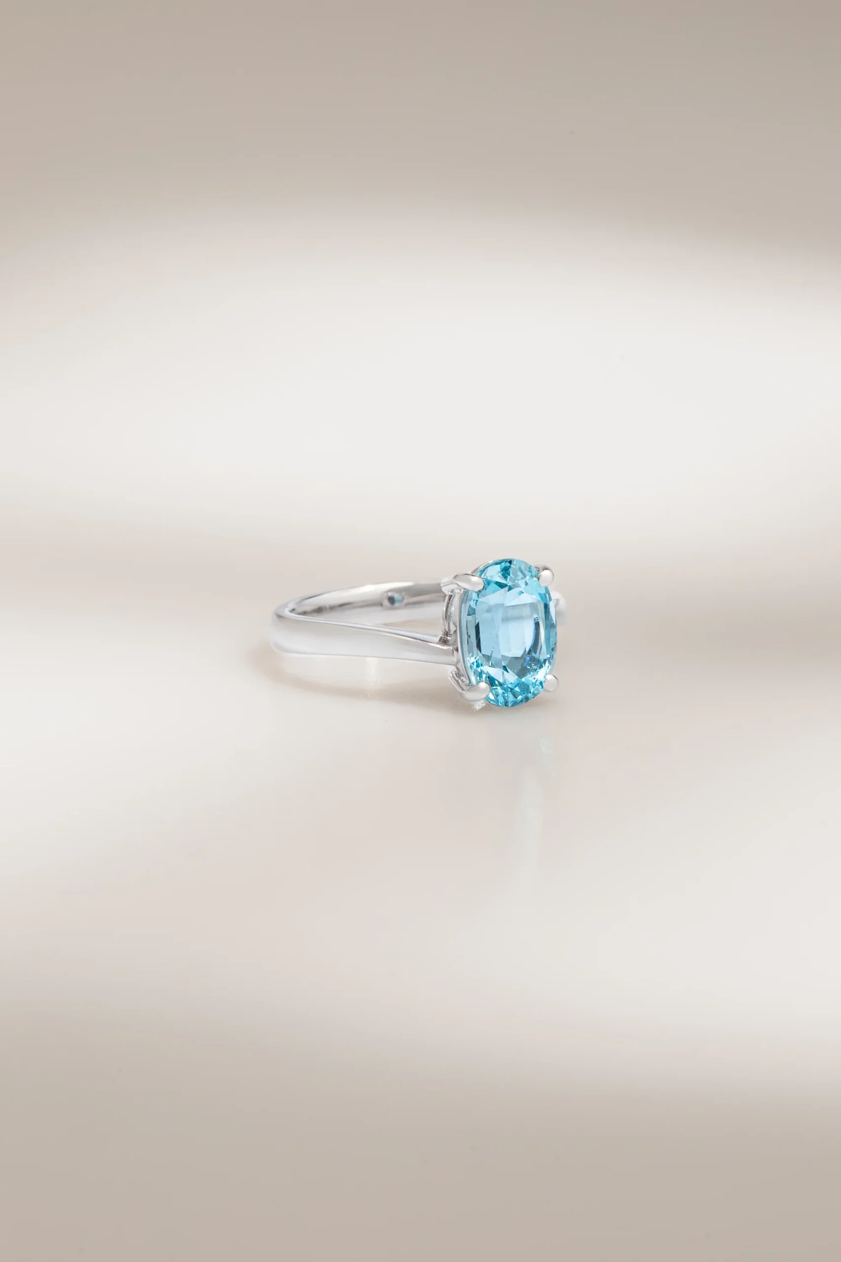Bague d'anniversaire avec Aigue-marine