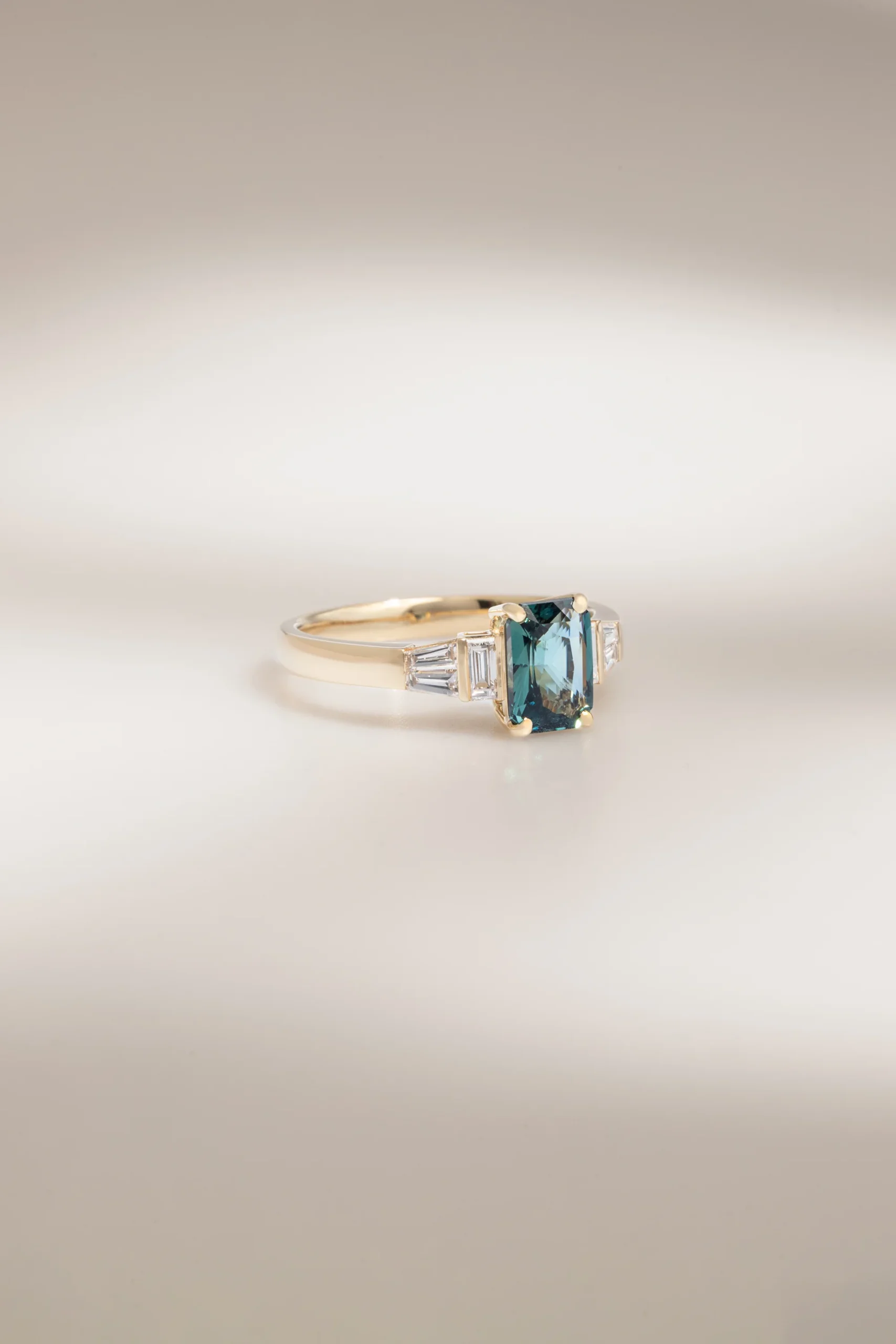 bague d'anniversaire saphir teal julie bonnot paris