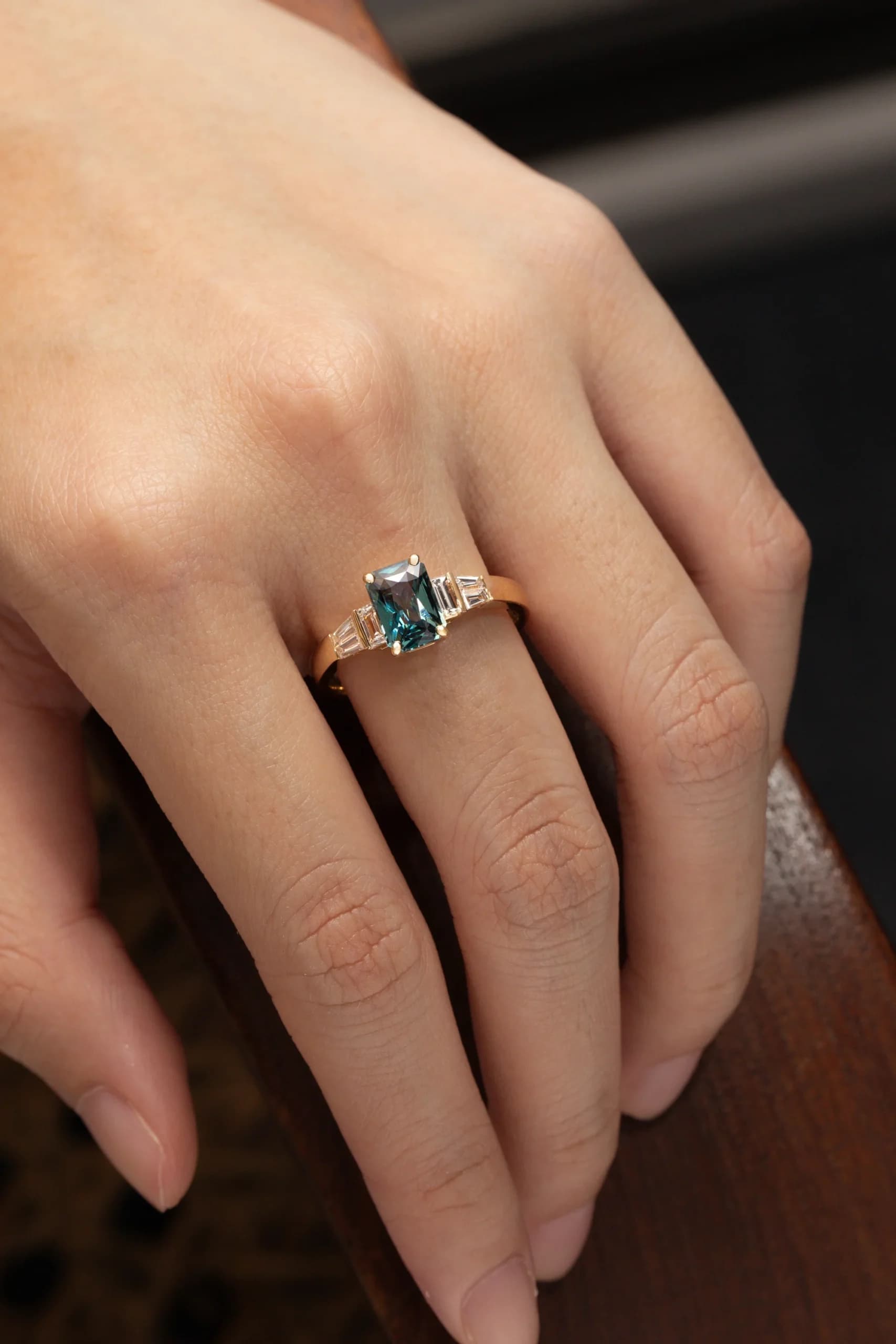 bague d'anniversaire saphir teal julie bonnot paris