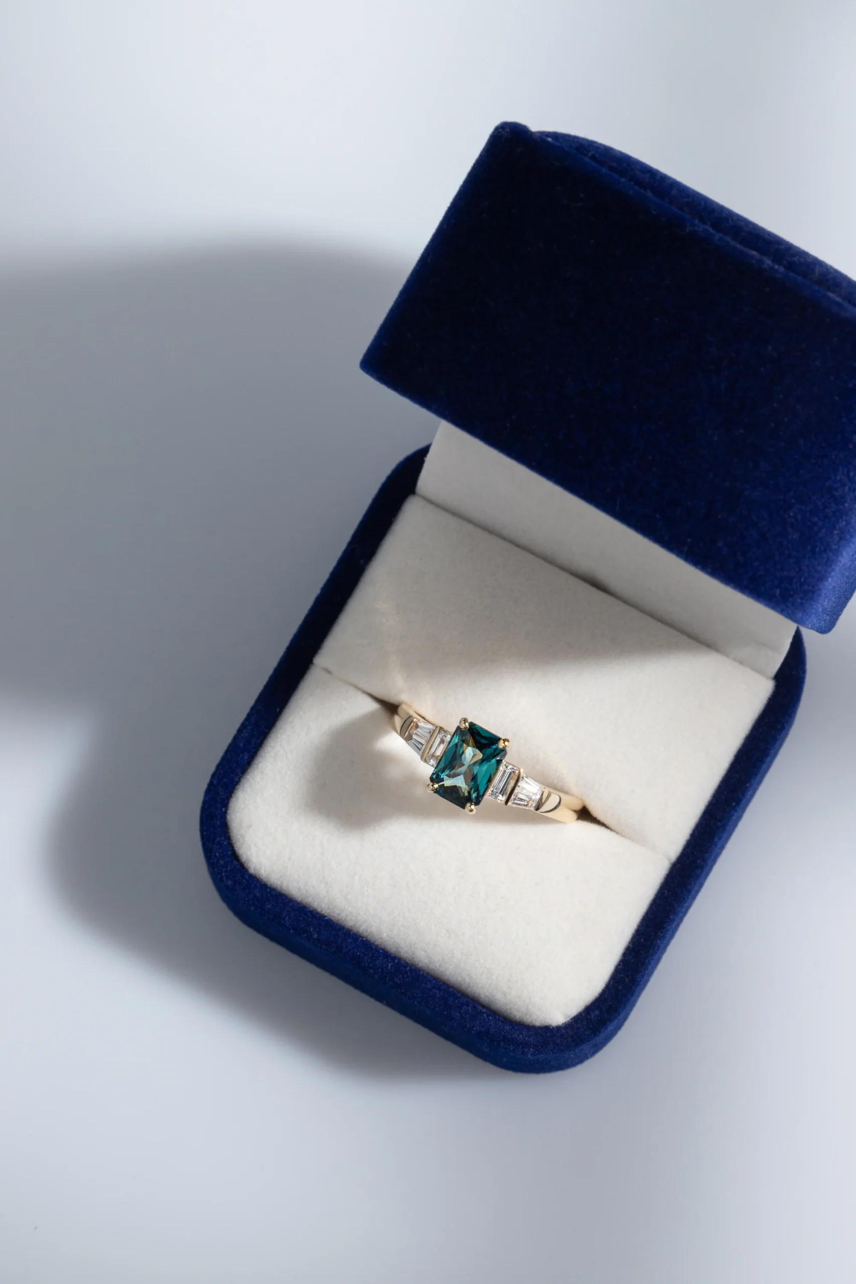 bague d'anniversaire saphir teal julie bonnot paris