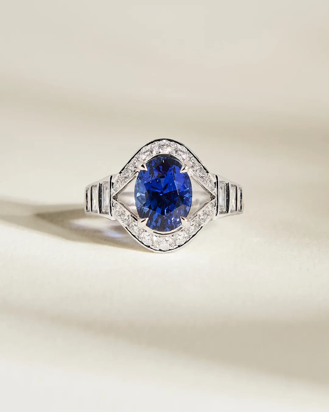 bague saphir beu et diamants