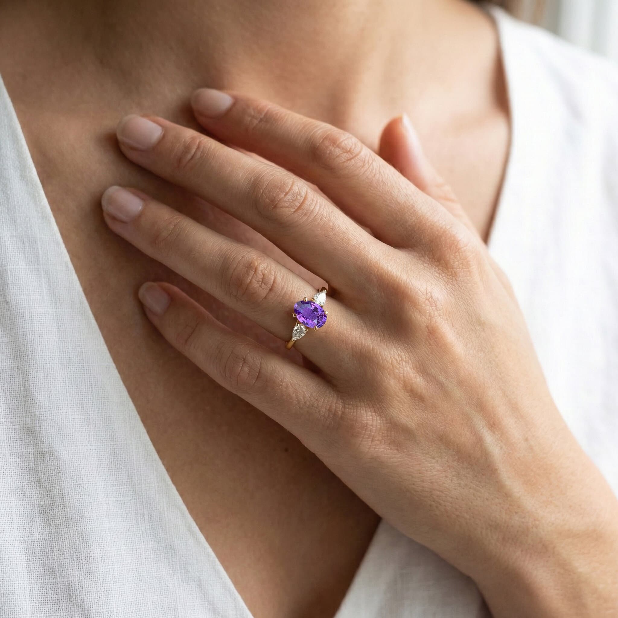 bague de fiançailles saphir violet épaulé