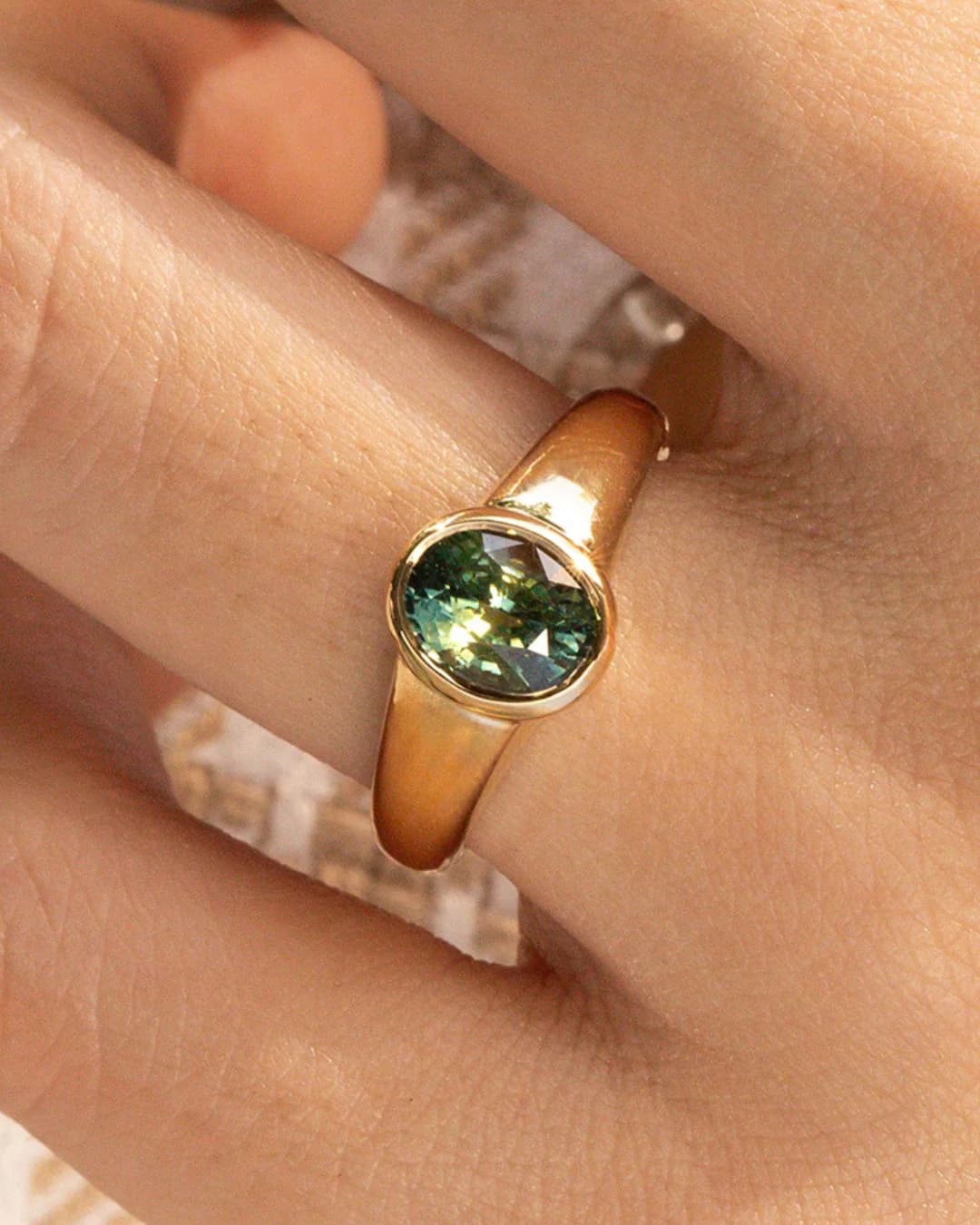 Bague saphir teal, or jaune