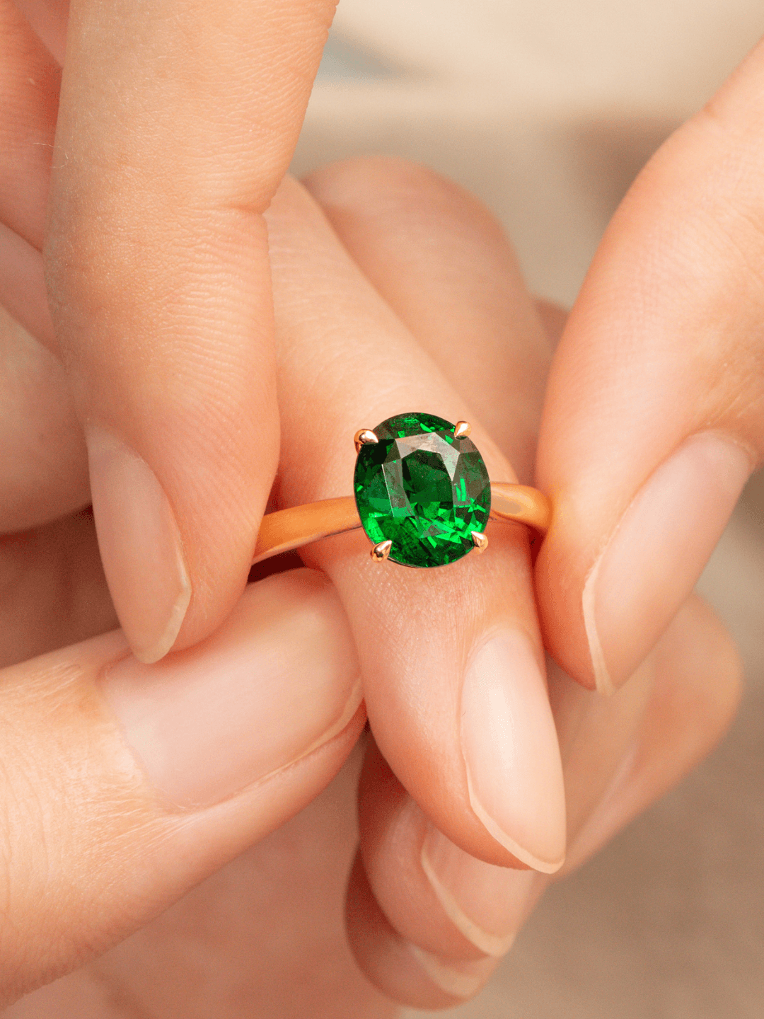 Bague grenat tsavorite, ovale, or jaune