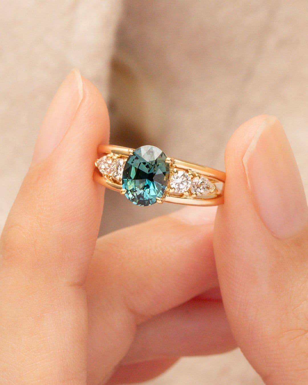 Bague saphir teal, épaulée