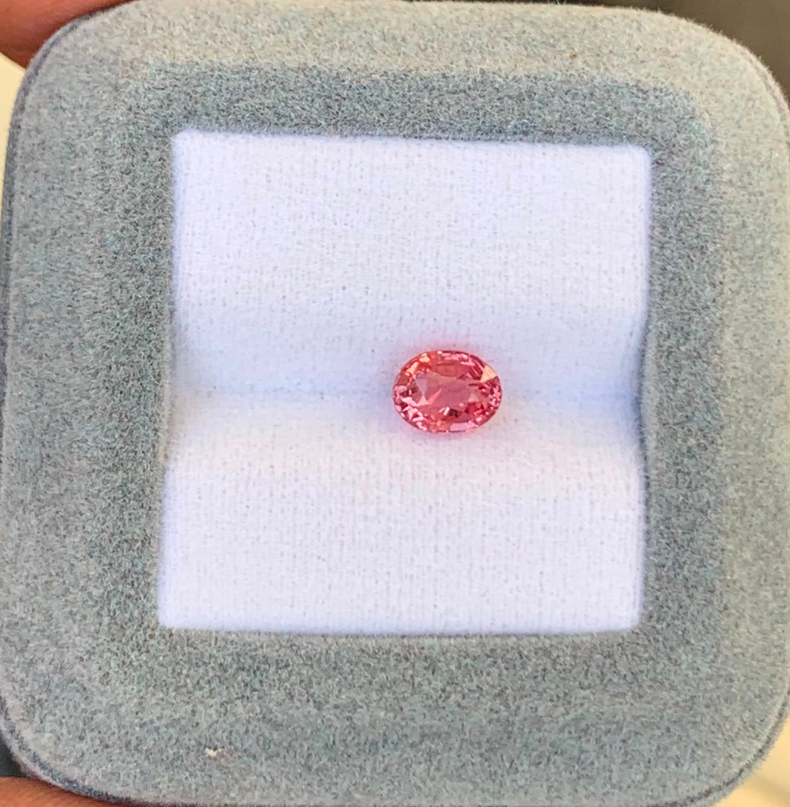 Saphir Padparadscha Ovale de 1,50ct — Madagascar, Chauffé