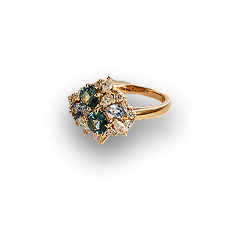 Bague or et pierres vertes — haut gauche